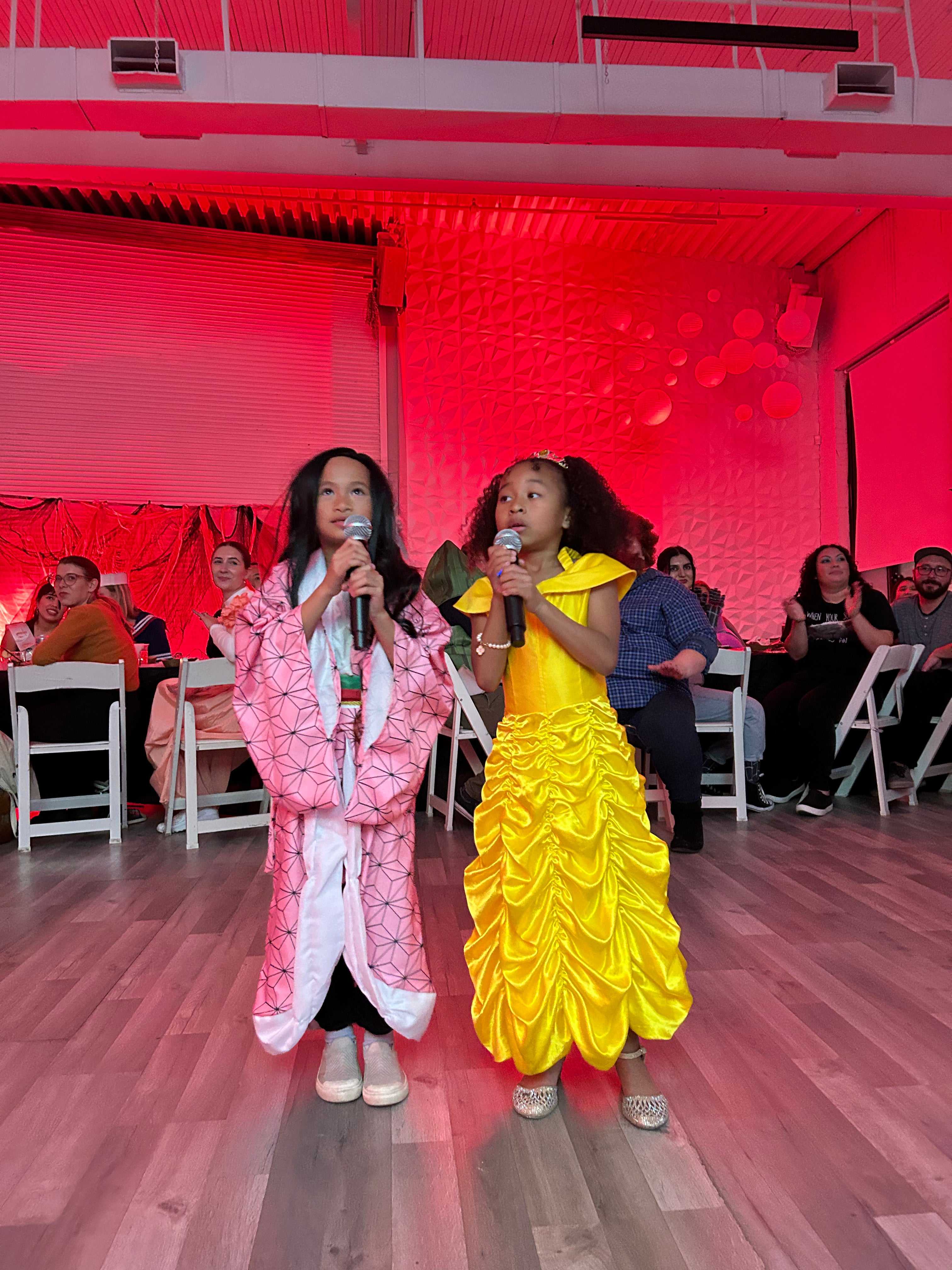 kids singing at karaoke